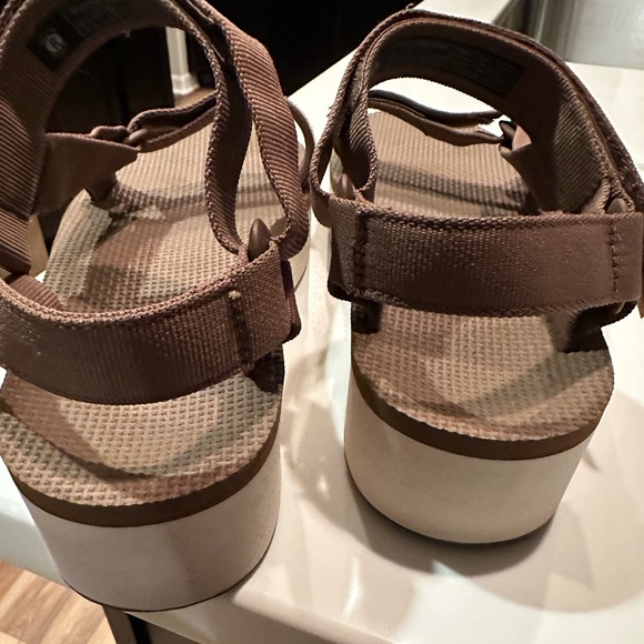 TEVA FLATFORM UNIVERSAL BROWN / BIRCH PLATFORM SANDALS Size 9 perfect condition - Picture 3 of 4